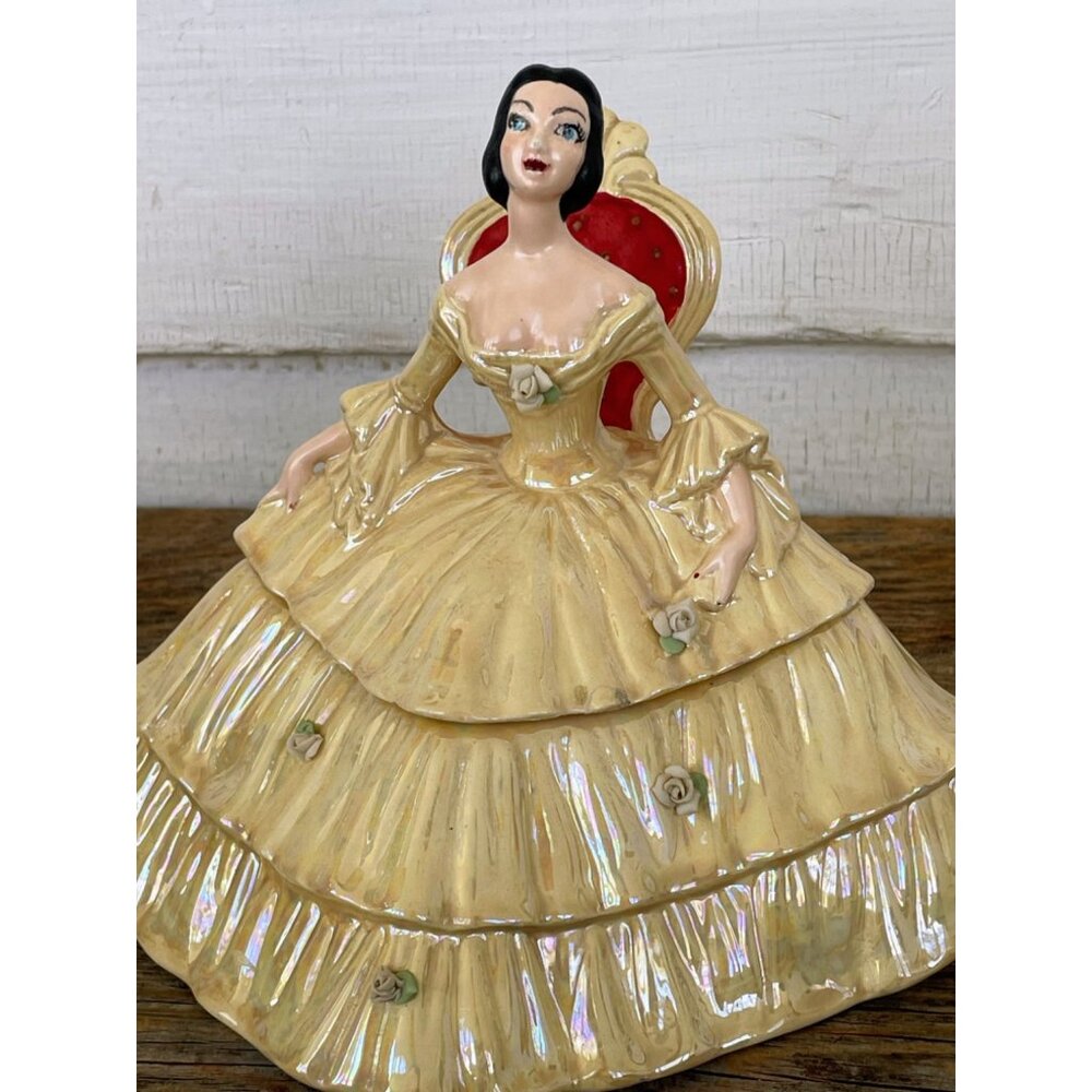 Vintage 1960s Ceramic Glam Lady Trinket Box On a Chair - Picture 16 of 16